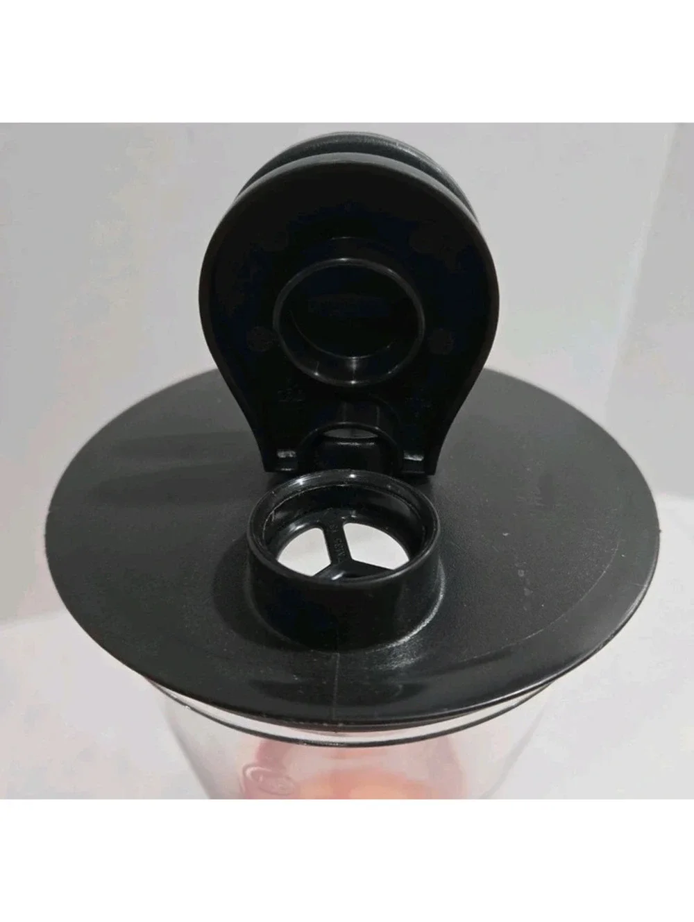Rubbermaid 2 qt Carafe Leak-Proof Lid BPA Free Shatter Resistant Clear 11.5